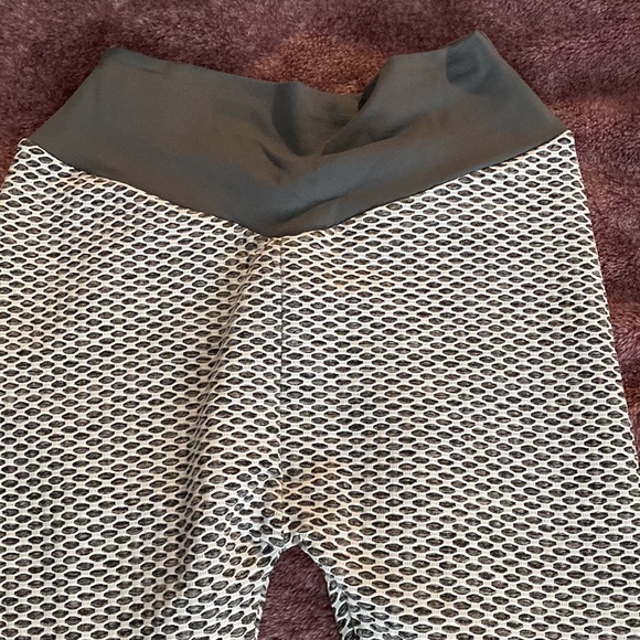 Booty Leggings size medium - Picture 2 of 5
